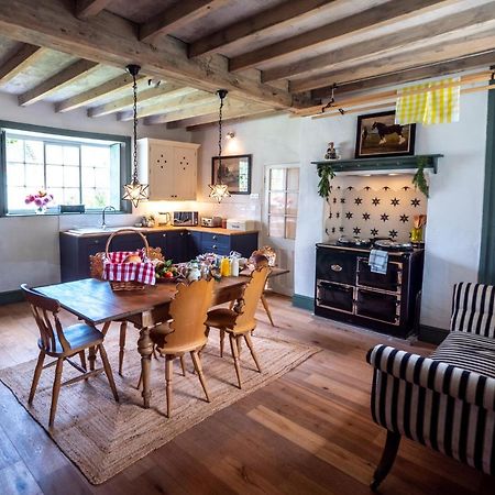Country Cottage With Spa, Catering, Gardens, Nature Reserve Walks - Free Parking, Self Checkin Скънторп Екстериор снимка