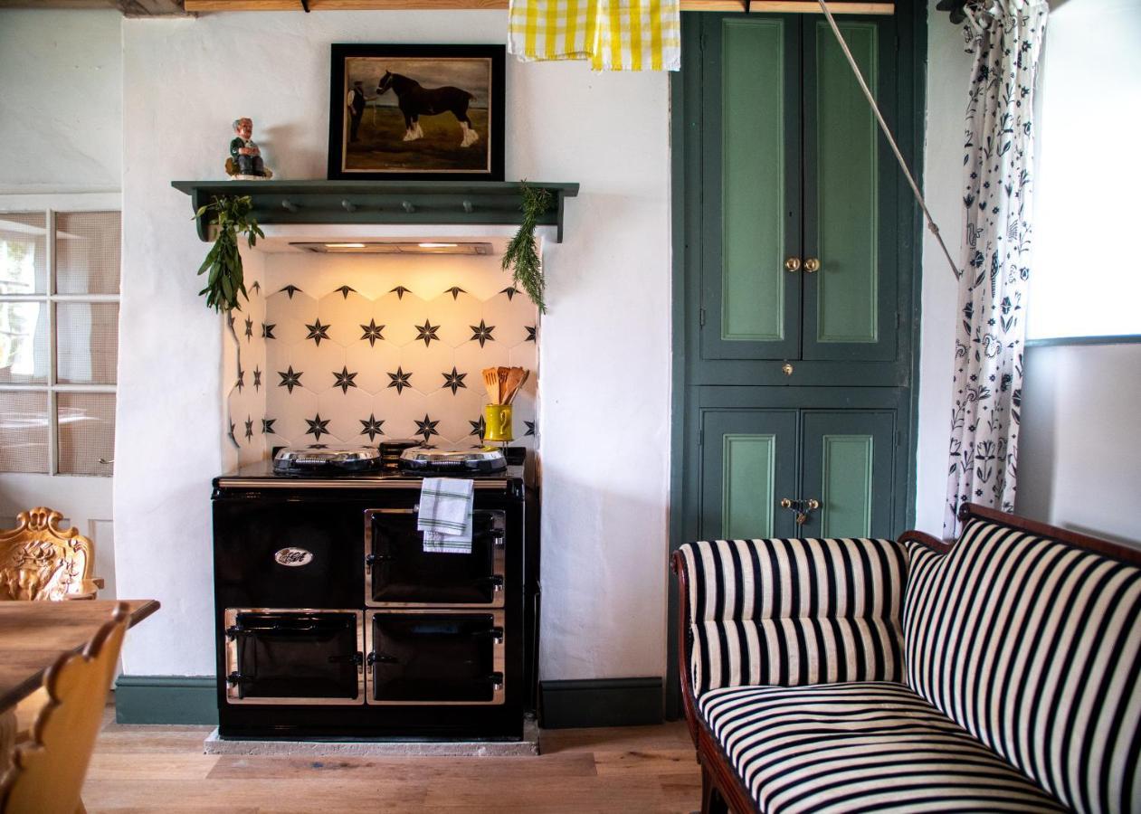 Country Cottage With Spa, Catering, Gardens, Nature Reserve Walks - Free Parking, Self Checkin Скънторп Екстериор снимка