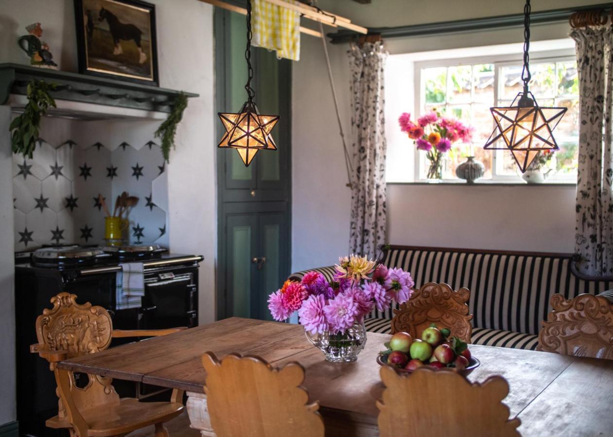 Country Cottage With Spa, Catering, Gardens, Nature Reserve Walks - Free Parking, Self Checkin Скънторп Екстериор снимка