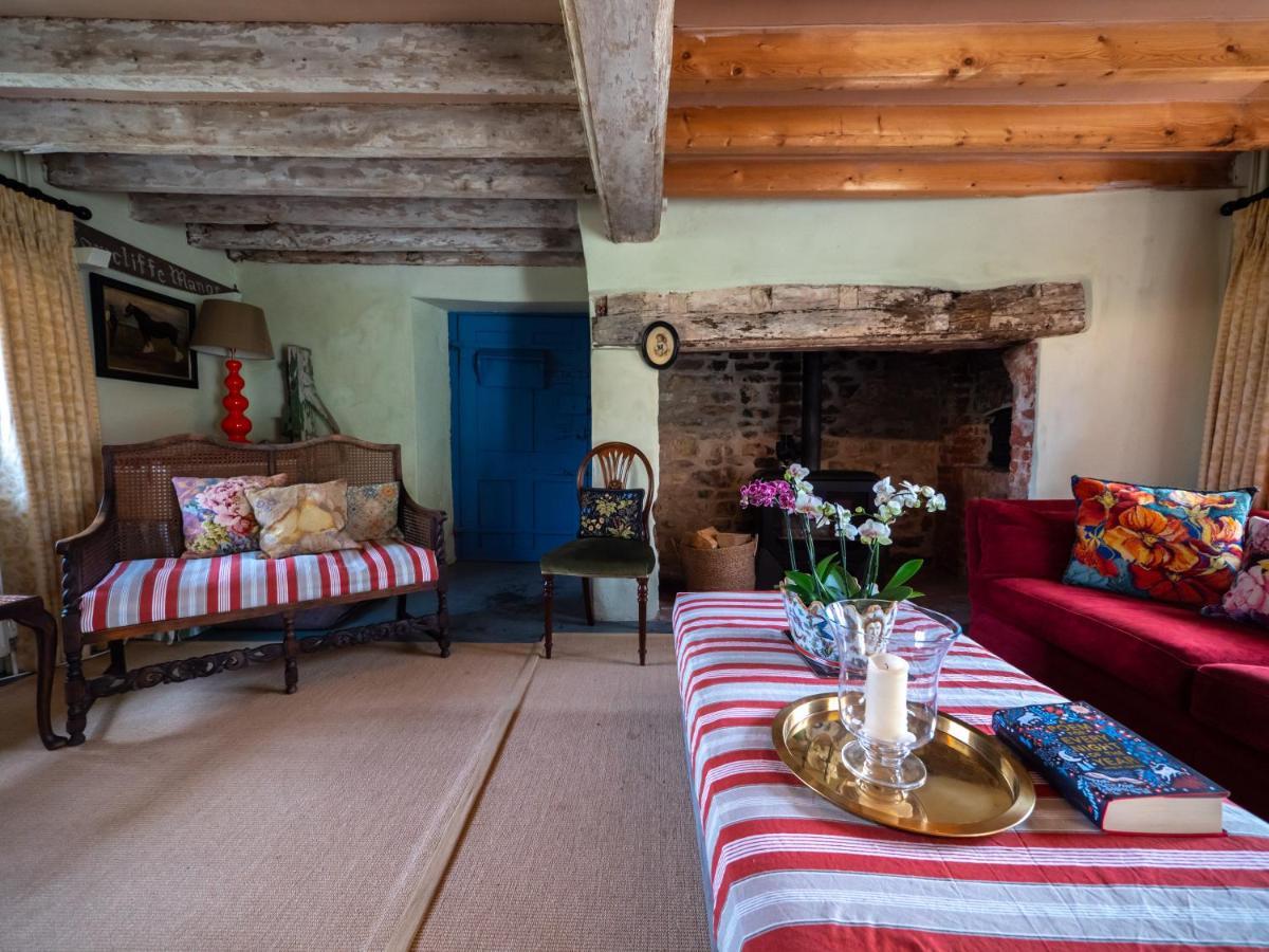 Country Cottage With Spa, Catering, Gardens, Nature Reserve Walks - Free Parking, Self Checkin Скънторп Екстериор снимка