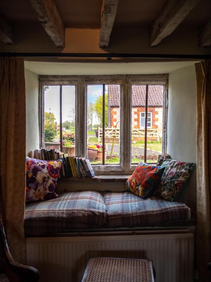 Country Cottage With Spa, Catering, Gardens, Nature Reserve Walks - Free Parking, Self Checkin Скънторп Екстериор снимка